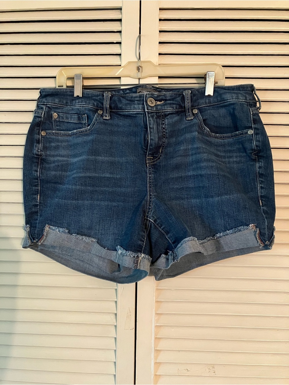 Torrid Feel the Fit Size 16 Jean Shorts Rolled Hem